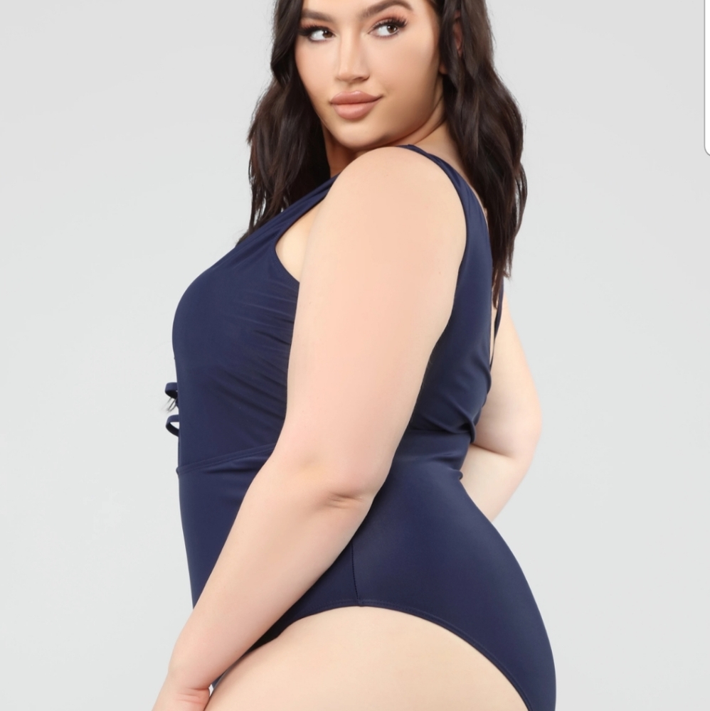 Bathing suit - Picture 2 of 3